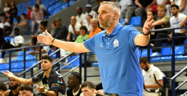 photo  john delay, coach de l’eab.  &copy;  co michel durigneux 