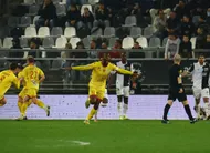 photo  samuel yohou, le capitaine du mans fc, exulte : il a été l’auteur d’un des quatre buts des manceaux, samedi 20 mars à amiens. 