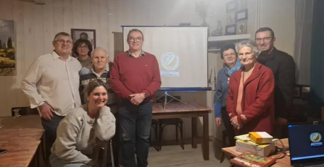 photo  les co’pains de gâtine et les boulangers sans frontières, réunis en assemblée générale.  &copy;  co 