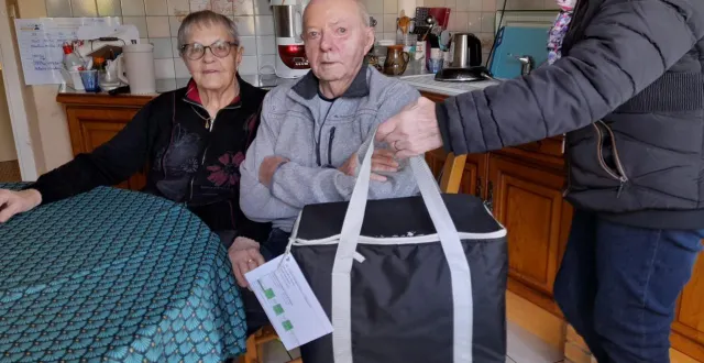 photo  pierre et marguerite, bénéficiaires du service de portage de repas à domicile.  &copy;  claire trillot 