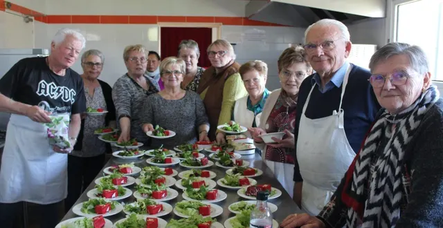 photo  des repas, des sorties et des bals organisés toute l’année.  &copy;  le maine libre 
