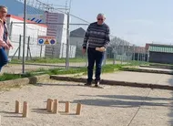 photo  le bureau de la bazoge mölkky : kévin courier, président ; dimitri crenais, vice-président ; claudine etendard, trésorière ; jean-jacques rohee et anne hublet, adhérents. 