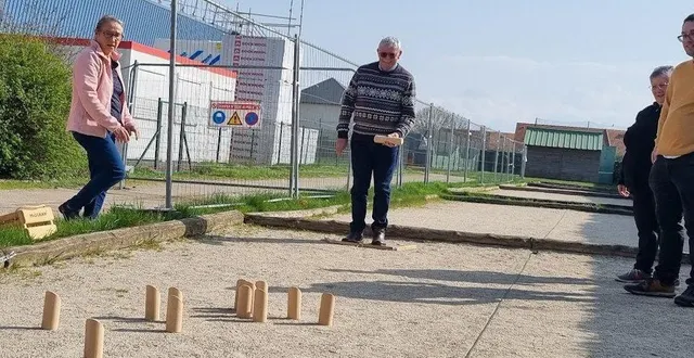 photo  le bureau de la bazoge mölkky : kévin courier, président ; dimitri crenais, vice-président ; claudine etendard, trésorière ; jean-jacques rohee et anne hublet, adhérents.  &copy;  ouest-france 
