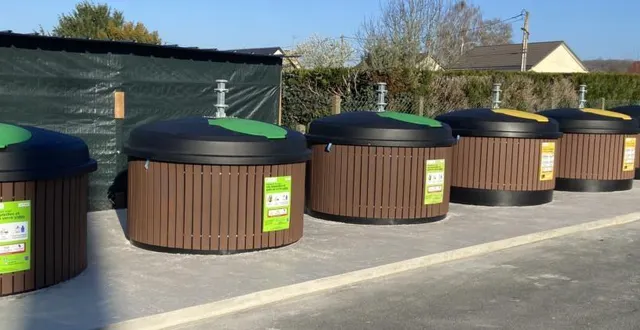 photo  de nouvelles colonnes semi-enterrées ont été installées, entre la rue de la fontaine et la rue neuve. plus pratiques que les anciennes, elles permettent de jeter verres, plastiques et cartons et ordures ménagères en veillant au respect des consignes de tri. un rappel de ces dernières est fait sur chaque colonne.  &copy;  ouest-france 
