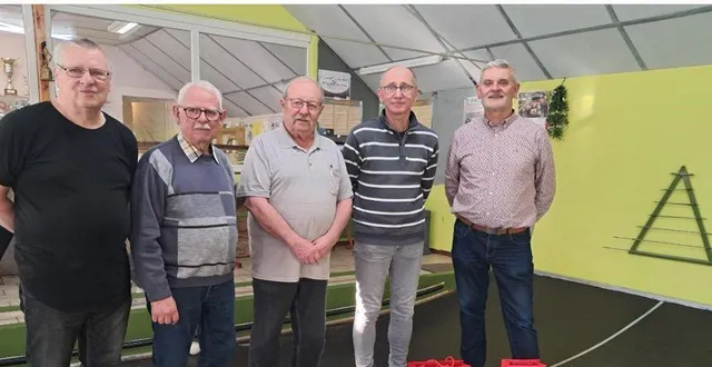 photo  le challenge des retraités 2026 s’est déroulé au cercle du bon conseil à briollay. le lieu a réuni 34 équipes à partir du 2 février jusqu’à la finale du samedi 14 mars. après une belle finale, c’est patrick bruneau et gérard daguin (à gauche) de la société la renaissance d’écouflant qui l’ont emporté avec 12 points. ils devancent bruno baranger et didier meignan (à droite) de la société alliance de brain-sur-l’authion (5 points) et thierry suire et bernard laurent de la société la gaîté de montreuil-juigné (6 points). michel andreau, président du bon conseil est au centre de la photo.  &copy;  co 