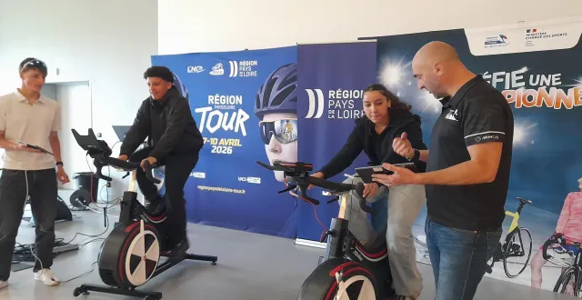 photo  les éducateurs sportifs du comité régional de cyclisme avec les élèves du lycée.  &copy;  ouest-france 