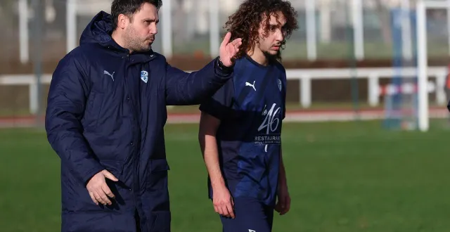 photo  adam gueddar (à droite) reçoit les consignes du coach d’hérouville gaetano fernandez.  &copy;  marc olejnik 