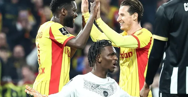 photo  lens, stade bollaert, 20 mars. pona et les angevins n’ont rien pu faire face au lens d’edouard et de thauvin.  &copy;  afp 