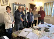 photo  l’association créavenir a remis un ordinateur reconditionné à l’association. il sera utilisé par la salariée de tsa. 