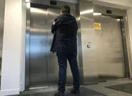 photo  les ascenseurs à l'arrêt pendant les inondations sont peu à peu remis en service à angers. 