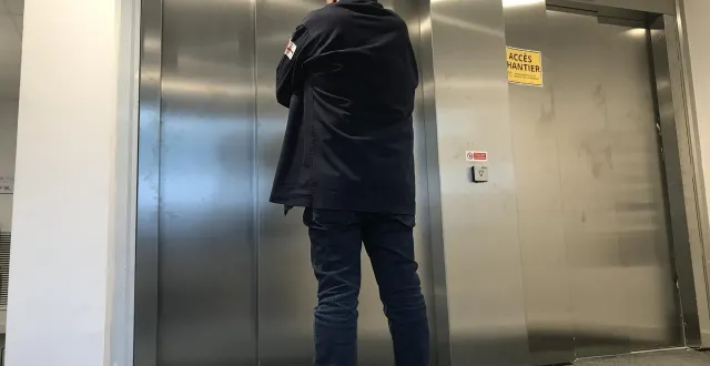 photo  les ascenseurs à l'arrêt pendant les inondations sont peu à peu remis en service à angers.  &copy;  ouest-france 