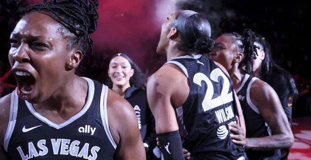 photo  chelsea gray et des joueuses de wnba, sous le maillot de las vegas, le 18 septembre 2025 lors du premier tour des playoffs de wnba.  &copy;  getty images via afp 