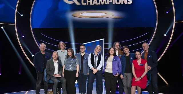 photo  flavie flament, eric, nicolas, xavier, dominique, sandrine, élise, joël, aude, enzo et émilien.  &copy;  © christophe lartige - france télévisions 