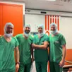 photo  de gauche à droite : dr guillaume bokobza, médecin rééducateur à la tourmaline ; pr. vincent crenn, chirurgien orthopédiste au chu de nantes ; dr henk van de meent, de otn implant, et simon jost, de otn implant. 
