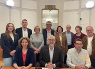 photo  les huit adjoints entourés du maire de flers, dans l’orne, ce vendredi 20 mars 2026. 