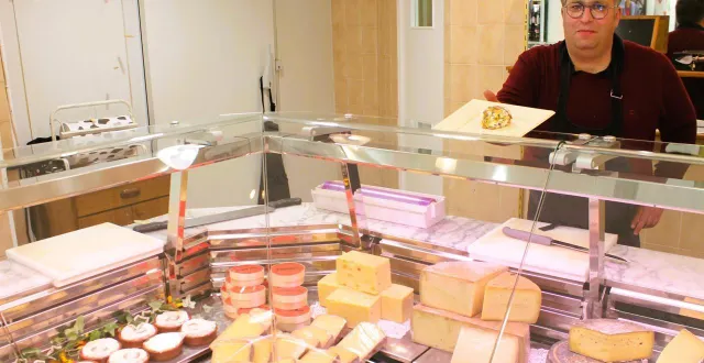 photo  emmanuel zermati présente apolline aux fleurs, une invitation à découvrir des saveurs originales, sélectionnées avec passion.  &copy;  le maine libre 