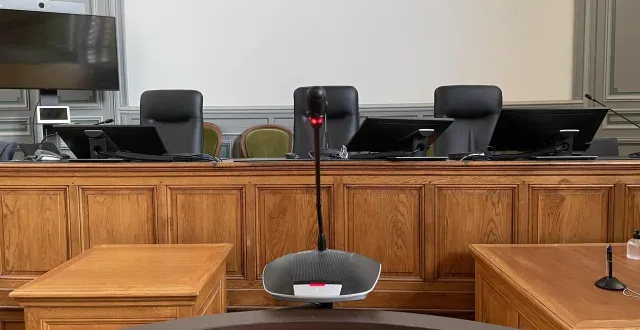 photo  à la barre, le prévenu est resté campé sur ses positions malgré des explications divergentes tout au long de l’audience.  &copy;  ouest-france 