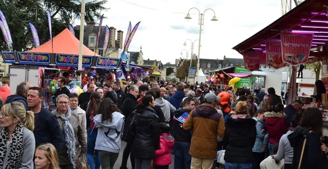 photo  foire artisanale et commerciale, fête foraine, concours des animaux de viande, exposition de voitures anciennes… la foire des trois jours de mamers fait son retour dans le centre-ville.  &copy;  archives ouest-france 