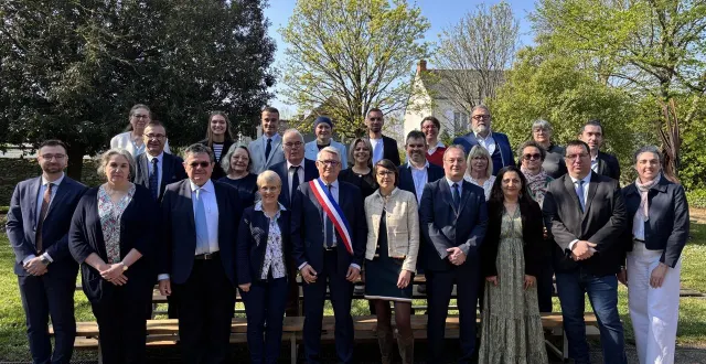 photo  le nouveau conseil municipal d’écouflant, emmené par le maire laurent savreux, est composé de 27 élus, dont cinq forment la minorité.  &copy;  co 