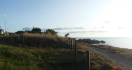 Info insolite  l’abri de trévignon, situé au bord du sentier côtier, dispose d’une vue directe sur la mer. 