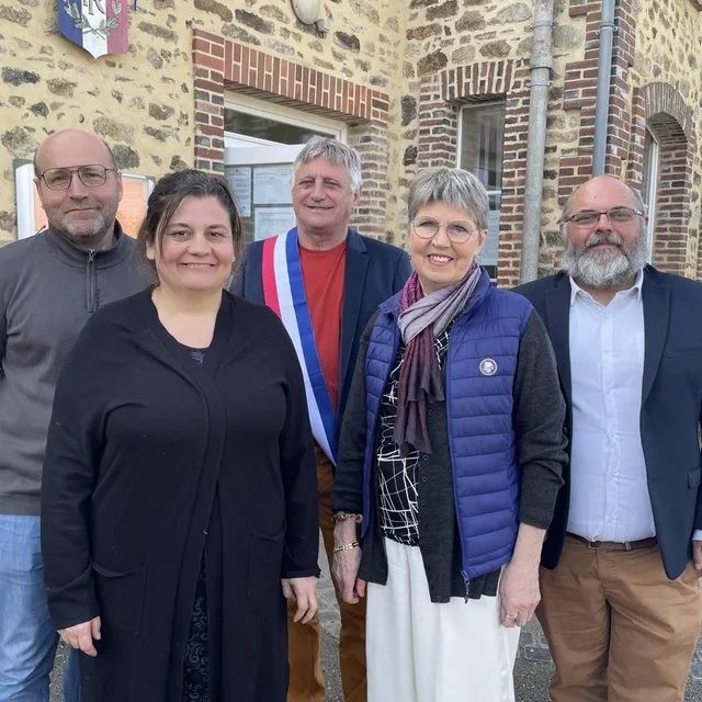 Sylvain Aillard et ses quatre adjoints : Jérôme Rousse, Murielle Sciou, Marie-Ange Moreau et Arnaud Paul. Ouest-France photo sylvain aillard et ses quatre adjoints : jérôme rousse, murielle sciou, marie-ange moreau et arnaud paul. © ouest-france