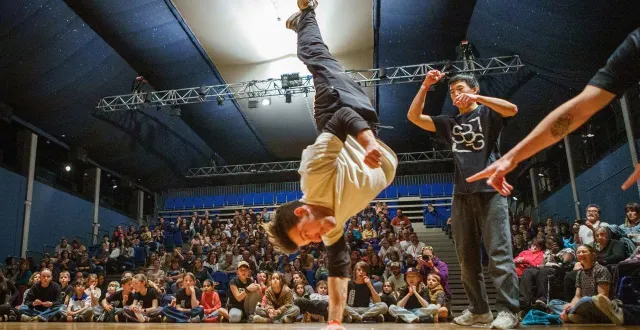photo  les danseurs ont enflammé la piste au palais des congrès de parthenay.  &copy;  co – anthony hamidovic 