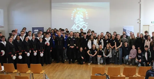 photo  à l’occasion des 400 ans de la marine nationale, le prytanée national militaire de la flèche (sarthe) accueillait certains de ses représentants samedi 21 mars 2026. d’ici deux mois, un événement grand public et ouvert à tous sera organisé en ville.  &copy;  ouest-france 