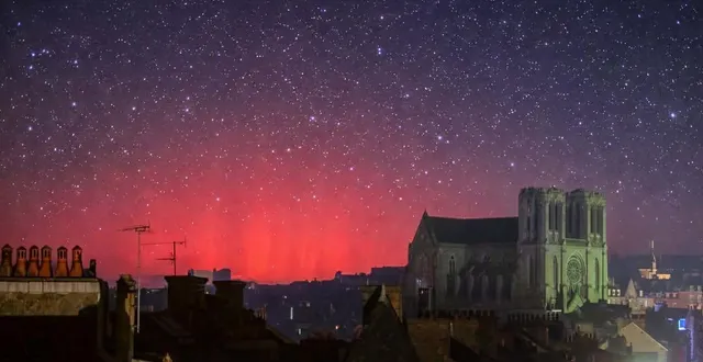 photo  le photographe amateur alexis barreaud a capturé de magnifiques aurores boréales dans la nuit de vendredi 20 au samedi 21 mars 2026 à flers (orne).  &copy;  alexis barreaud 