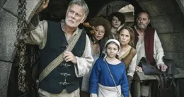 actu cin&eacute;ma  dans le premier « loups-garous » de netflix, diffusé fin 2024, avec frank dubosc et jean reno, les personnages se retrouvaient envoyés par le célèbre jeu de société en 1497, dans le village de thiercelieux... 