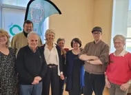 photo  les lauréats de la dictée entourés par les membres du club richelieu alençon. de gauche à droite : evelyne lelandais, charles skrzynski (3e), louis biron, elisabeth olezac, marie-noële charuel, sylvie thibaudeau (2e), christian maricourt (1er) et chantal houlbert. 