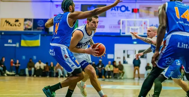 photo  la jalt le mans a manqué de rotations pour mettre à mal la défense calaisienne.  &copy;  arnaud despelchain 
