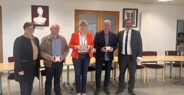 photo  geneviève stall, entouré de jean-pierre mignot et éric michaud ainsi que des sénateurs corinne boursier et emmanuel capus.  &copy;  co. 