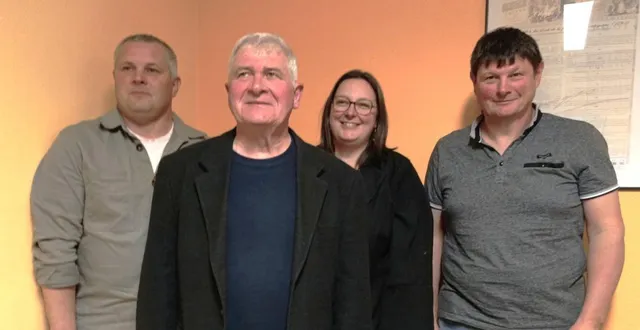 photo  jean-marc bernard, au premier plan, et à l’arrière de gauche à droite : anthony clochard, caroline bain et tony quinty.  &copy;  co 