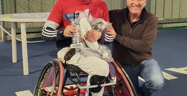 photo  willy koslowsky, avec stéphane porcher, développeur du tennisfauteuil à chauray.  &copy;  co 