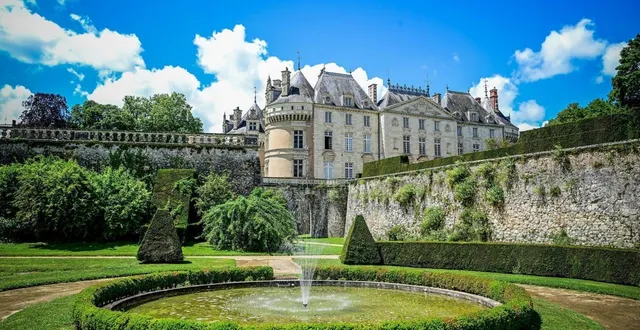 photo  l’exposition se tient au château du lude.  &copy;  photo archives le maine libre - yvon loué 