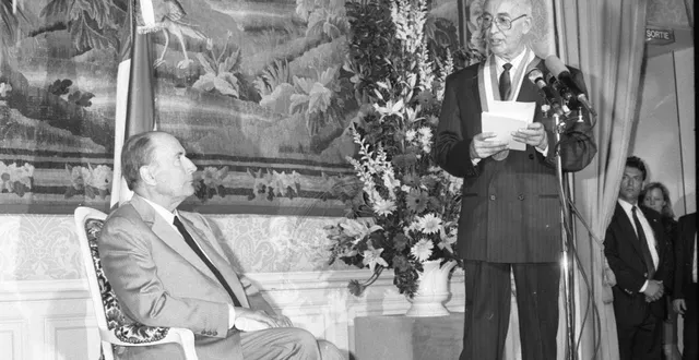photo  françois mitterrand, président de la république, en visite au mans le 17 mai 1989. ici aux côtés de robert jarry. le maire communiste est celui qui sera resté le plus longtemps à la tête de la ville, de 1977 à 2001.  &copy;  archives ouest-france 
