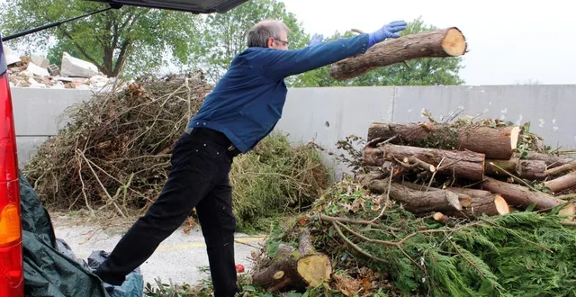 photo  les accidents de jardinage sont nombreux quand les beaux jours arrivent.  &copy;  archives co - jordan guerin-morin 