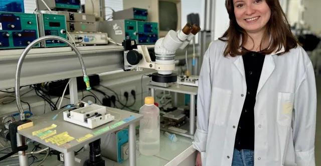 photo  angers, laboratoire mitovasc, le 20 mars 2026. eugénie testa a remporté le premier prix de la phase départementale du concours ma thèse en 180 secondes.  &copy;  co 