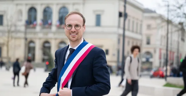 photo  après un premier mandat de maire, florian bercault (divers gauche) a été réélu à laval (mayenne) dès le premier tour.  &copy;  david ademas / ouest-france 