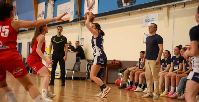 photo  coulaines (en bleu) reste sur un succès contre l’étoile sportive oésienne.  &copy;  le maine libre 