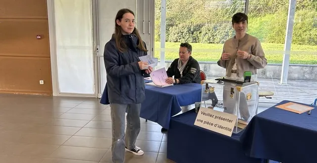 photo  les 85 bureaux de vote d’angers sont ouverts comme ici, salle maurice-chupin.  &copy;  co 