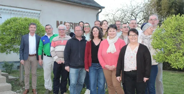 photo  la nouvelle équipe. deux absents : charlotte van eckert et mohamed boudri.   &copy;  le maine libre 