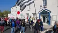 photo  la déambulation qui est partie de la mairie a rassemblé environ 150 personnes. 