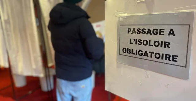 photo  les électeurs votent dans huit communes pour le second tour des élections municipales 2026, ce dimanche 22 mars 2026.  &copy;  ouest-france 