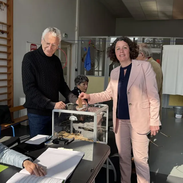 Sophie Douvry, candidate divers droite, a voté à l’école Jeanne-Giraud, dimanche 22 mars 2026. Ouest-France photo sophie douvry, candidate divers droite, a voté à l’école jeanne-giraud, dimanche 22 mars 2026. © ouest-france