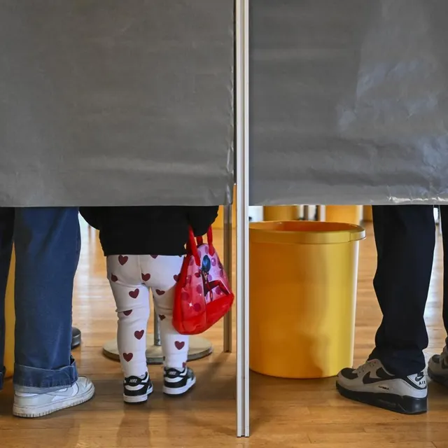 À Parigné-l’Évêque, ce dimanche, on a voté en famille. Le Maine Libre Denis Lambert photo à parigné-l’évêque, ce dimanche, on a voté en famille. © le maine libre denis lambert
