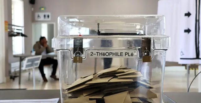 photo  l’urne du bureau de vote n° 2 à théophile-plé, ce dimanche 22 mars 2026, à sablé-sur-sarthe.  &copy;  ouest-france 