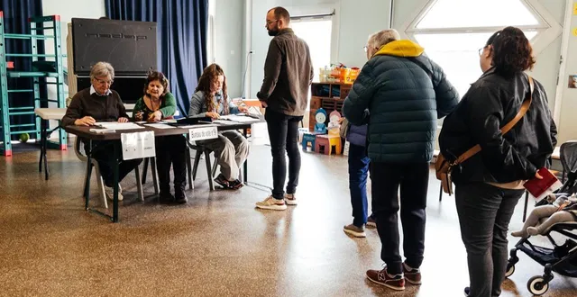photo  second tour des élections municipales, dimanche 22 mars 2026, au bureau de vote de l’école françois-rabelais, au mans (sarthe).  &copy;  ouest-france 