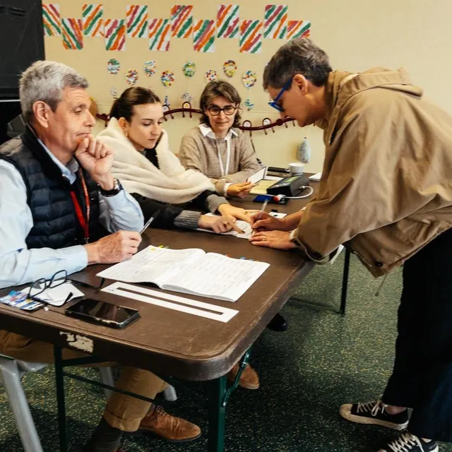 Au Mans, ici à l’école François-Rabelais, 22,91 % des électeurs ont voté à midi pour ce second tour. Ouest-France photo au mans, ici à l’école françois-rabelais, 22,91 % des électeurs ont voté à midi pour ce second tour. © ouest-france