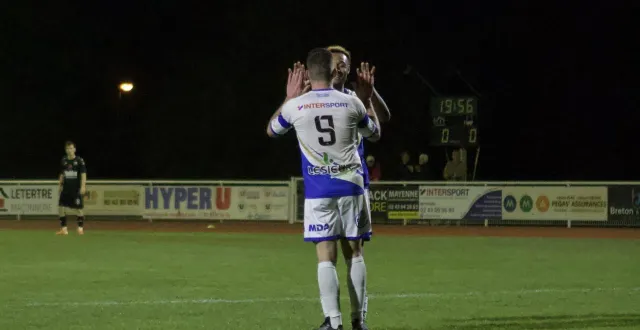 photo  la joie de nicolas dulhac et nolan bacar, buteurs lors de la victoire  &copy;  ouest-france 
